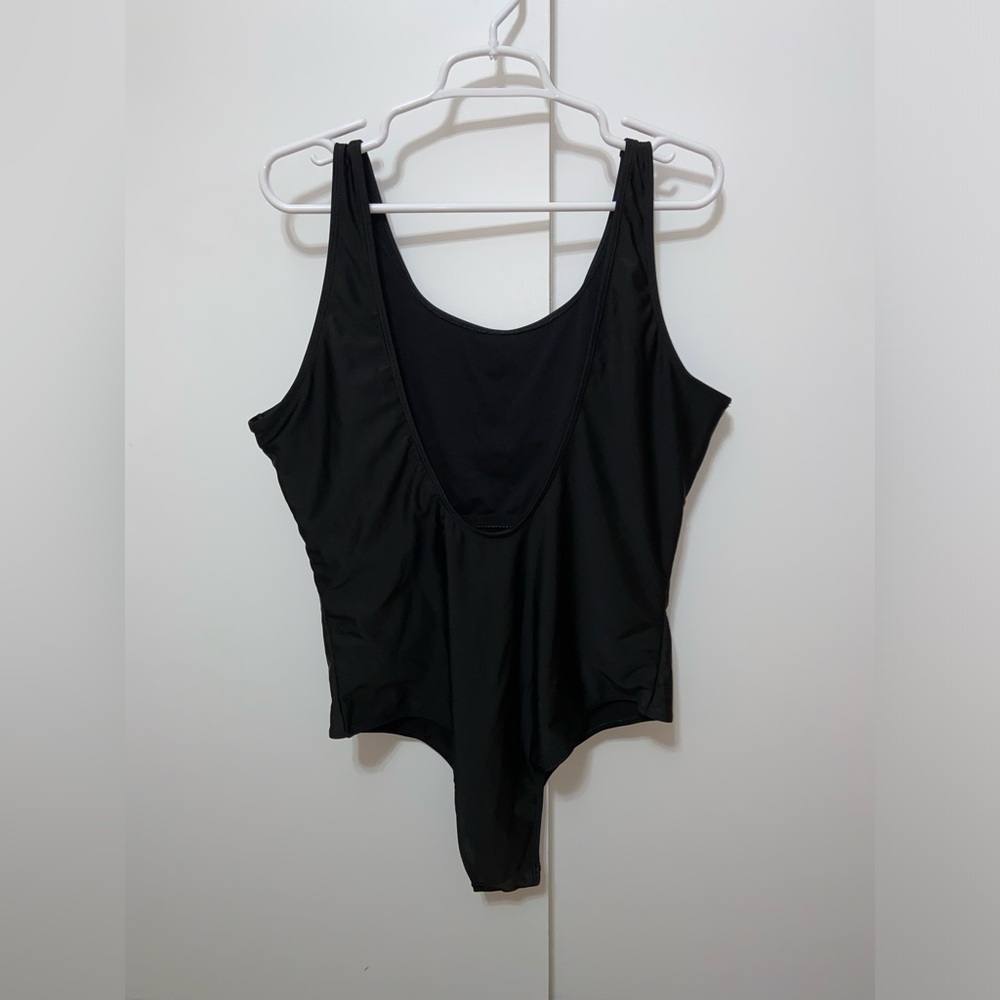 Women’s deep back 1 piece swimsuit - Size: 2XL